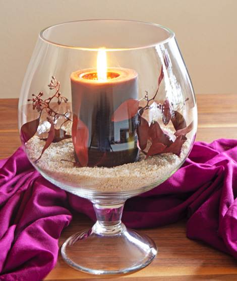 Glasvase-mit-stiel-glass-vase-with-stem-hangefertigt-handmade-neman-glassworksneman
